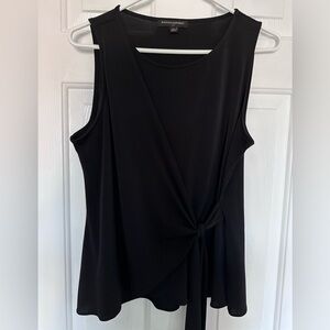 Like 🆕 Banana Republic cross front tie detail black sleeveless tank Size M